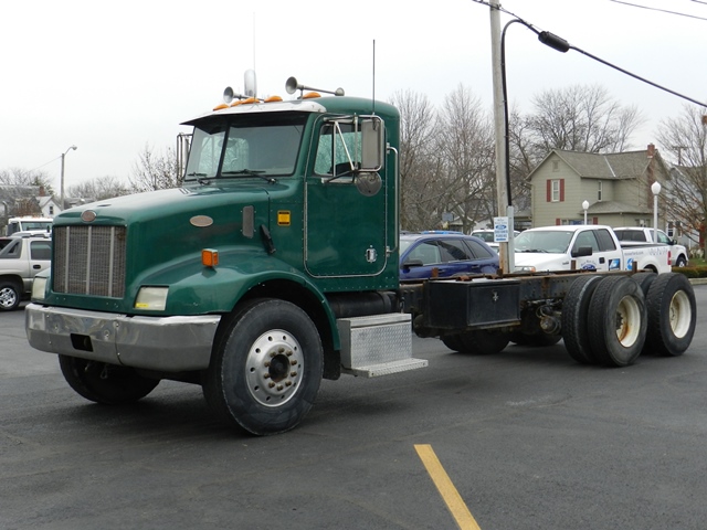 UJ785T 1998 Peterbilt 330
